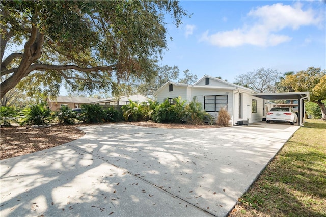 view of front of property featuring a carport