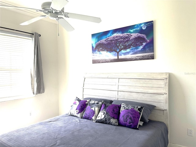 bedroom with ceiling fan