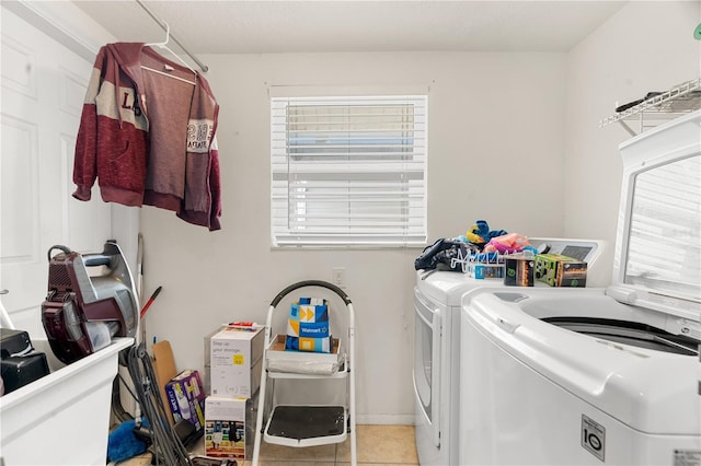 washroom featuring independent washer and dryer and light tile patterned floors