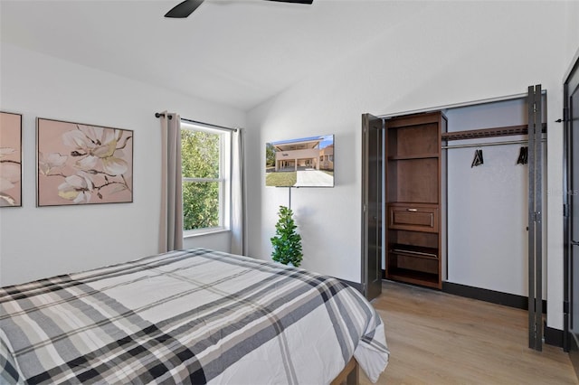 10209 W Waterlander Loop Unit 164, Homosassa, FL 34448 - bedroom featuring light wood-type flooring, vaulted ceiling, and a ceiling fan