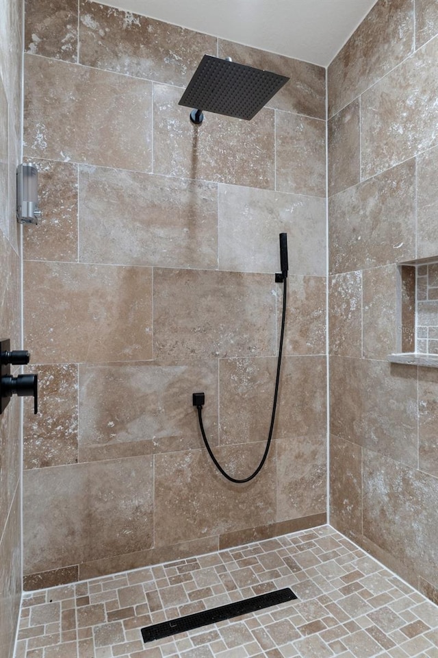 10209 W Waterlander Loop Unit 164, Homosassa, FL 34448 - bathroom featuring tiled shower