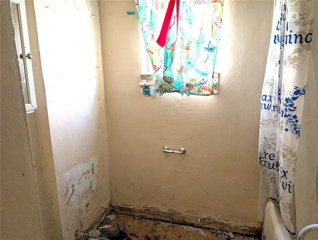 interior space featuring shower / tub combo with curtain