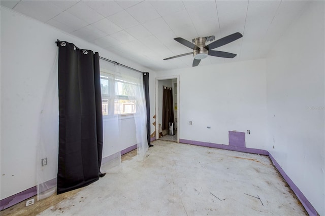 empty room with ceiling fan