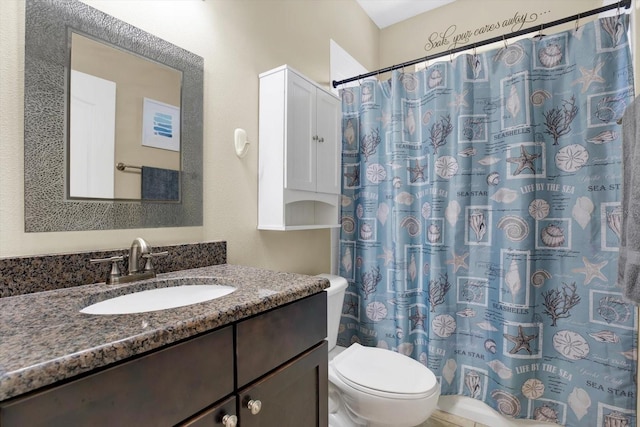 full bathroom with curtained shower, vanity, and toilet