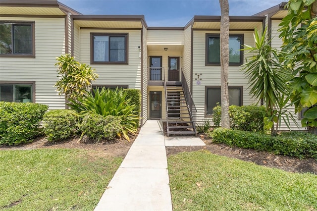 multi unit property with a front lawn