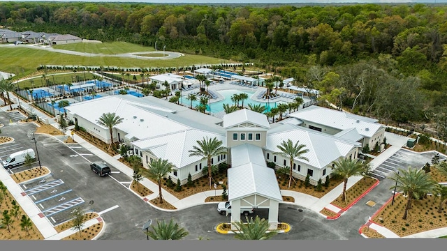 birds eye view of property featuring a forest view