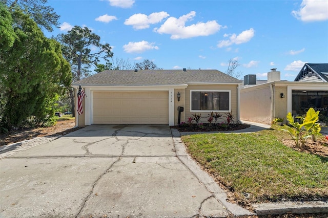 single story home featuring a front lawn