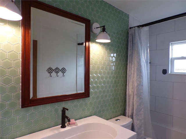 full bathroom featuring shower / tub combo, sink, backsplash, and toilet