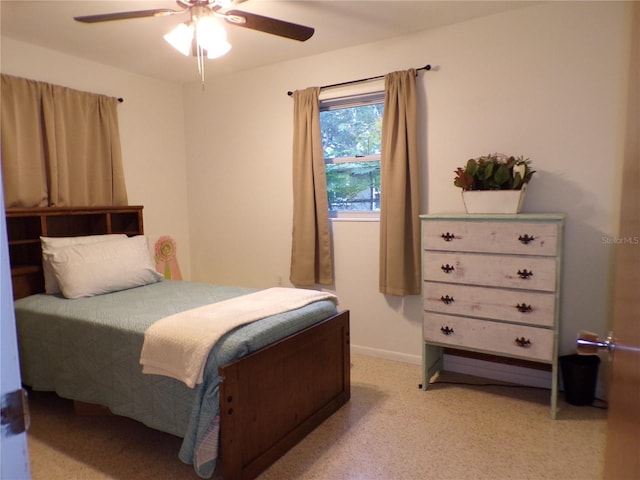 bedroom with ceiling fan