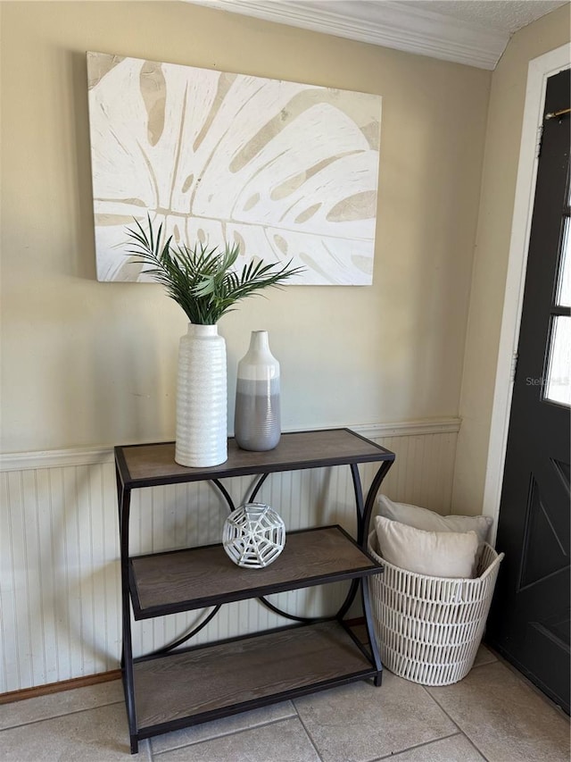 details featuring a wainscoted wall