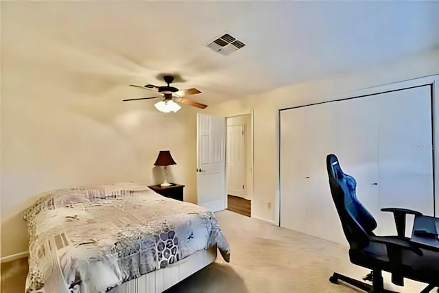 bedroom featuring ceiling fan and carpet flooring