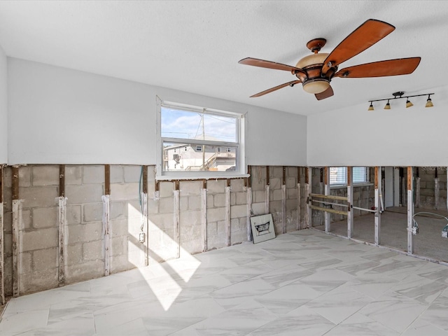 empty room featuring ceiling fan