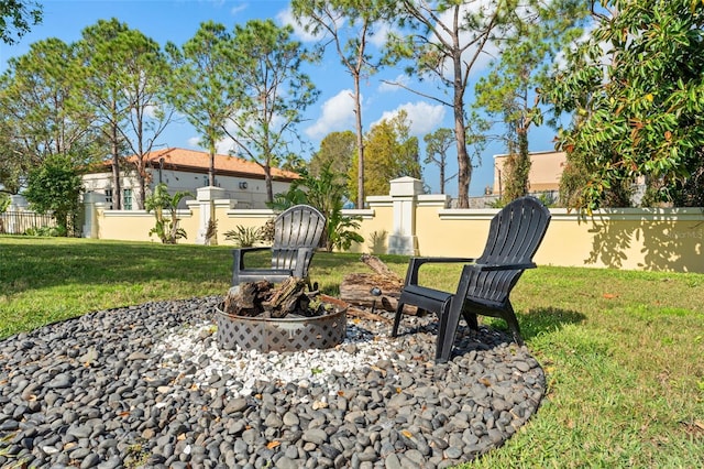 view of yard featuring an outdoor fire pit