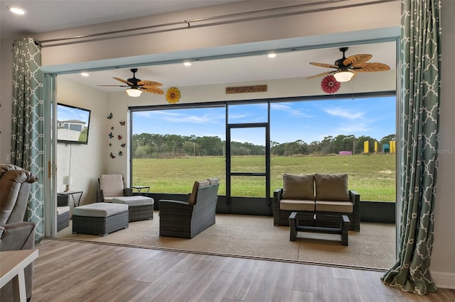 sunroom with ceiling fan