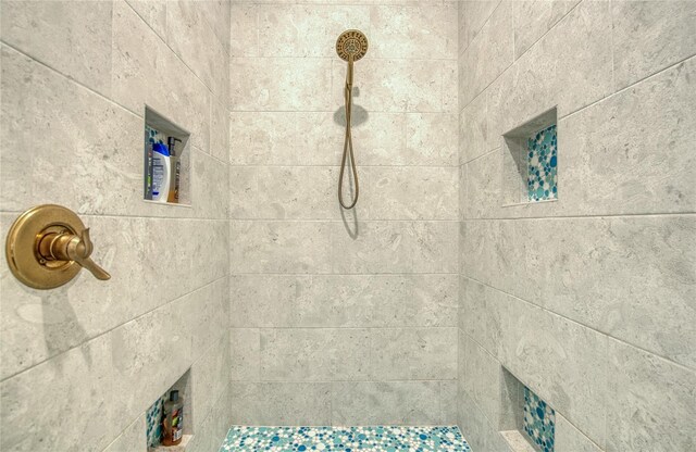 details featuring a tile shower