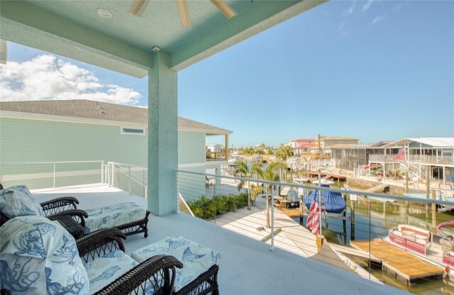 balcony featuring ceiling fan