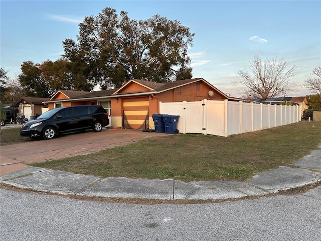 view of front facade featuring a garage and a front lawn