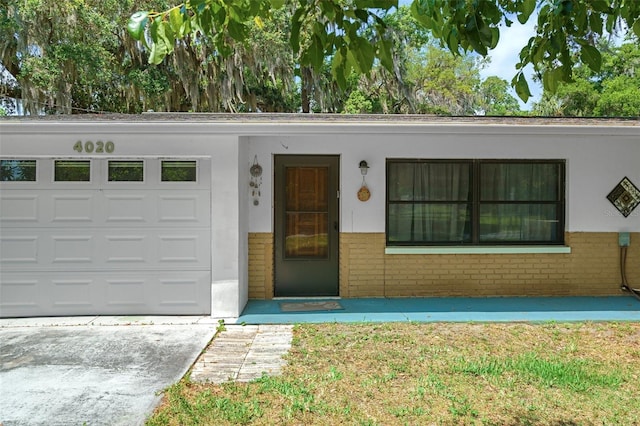 view of front of house featuring a garage