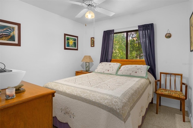 bedroom with ceiling fan