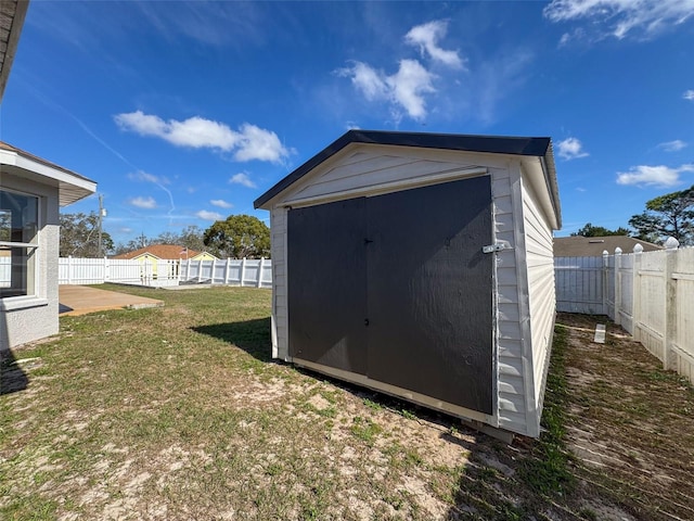 view of outdoor structure featuring a yard