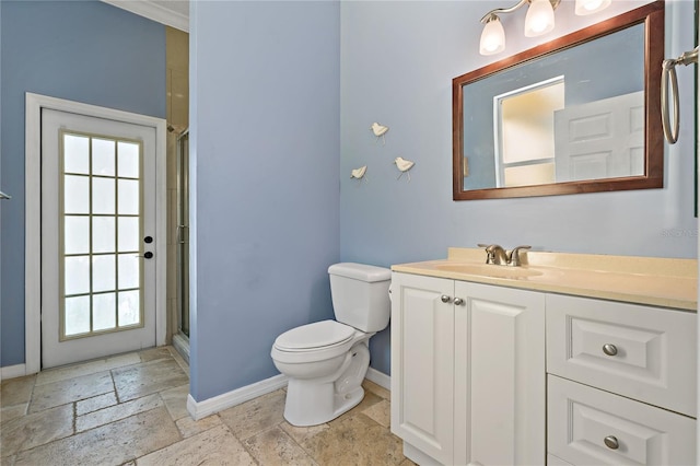 full bath with stone tile flooring, toilet, a shower with shower door, vanity, and baseboards