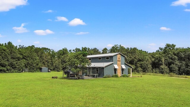 view of yard featuring an outbuilding and a storage unit