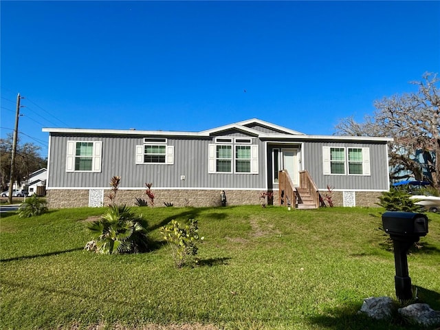 manufactured / mobile home featuring a front lawn