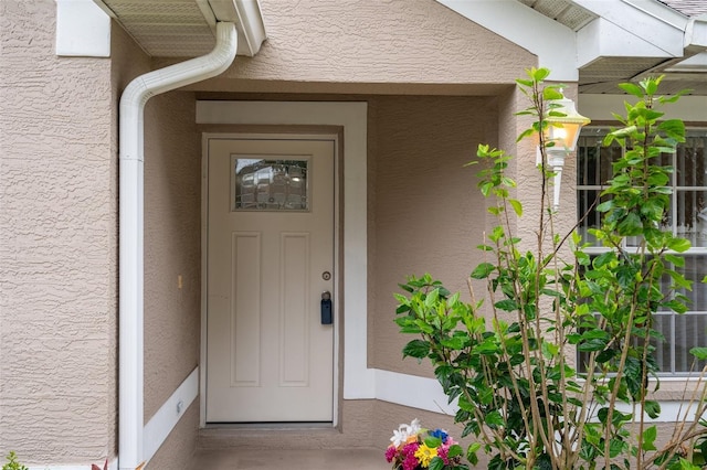 property entrance featuring stucco siding