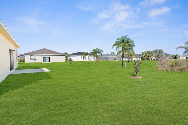 view of yard featuring a residential view