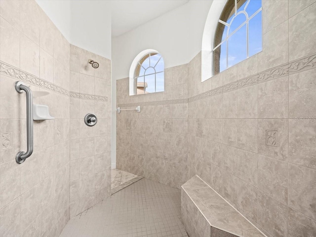 bathroom featuring a tile shower