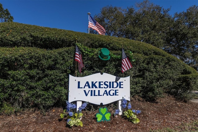 view of community / neighborhood sign