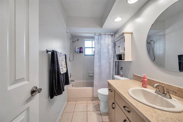 full bath featuring shower / bathtub combination with curtain, toilet, vanity, baseboards, and tile patterned floors