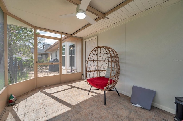 sunroom featuring a ceiling fan