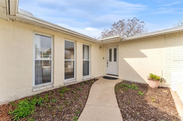 view of exterior entry featuring stucco siding