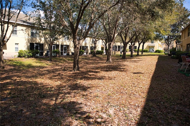 view of yard with a residential view