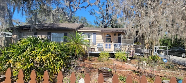 view of front facade featuring fence