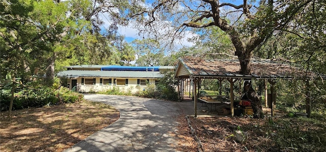 view of front facade with metal roof