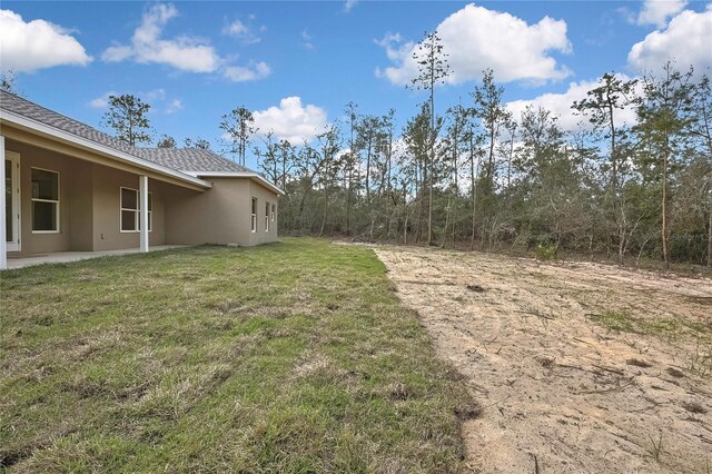 view of yard featuring a patio area