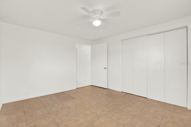 unfurnished bedroom featuring a ceiling fan and a closet