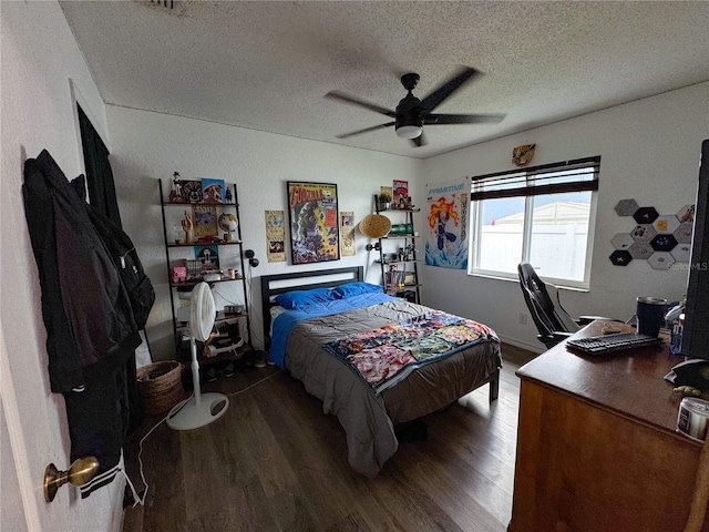 bedroom featuring a ceiling fan, wood finished floors, and a textured ceiling