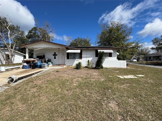 single story home featuring a front yard and brick siding