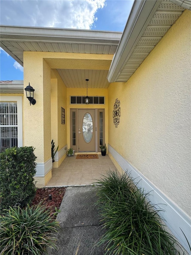 view of exterior entry with stucco siding