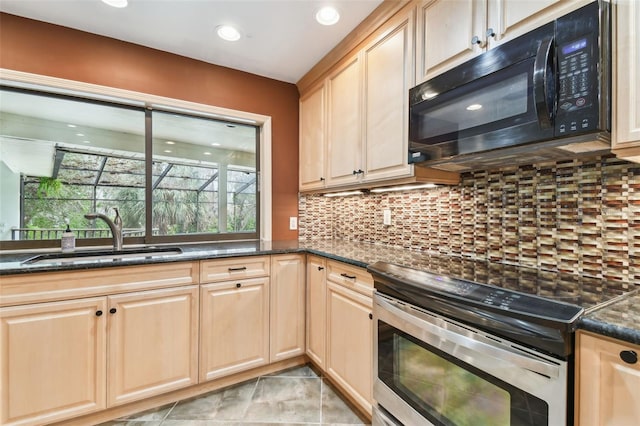 kitchen featuring a sink, light brown cabinetry, stainless steel range with electric stovetop, black microwave, and backsplash