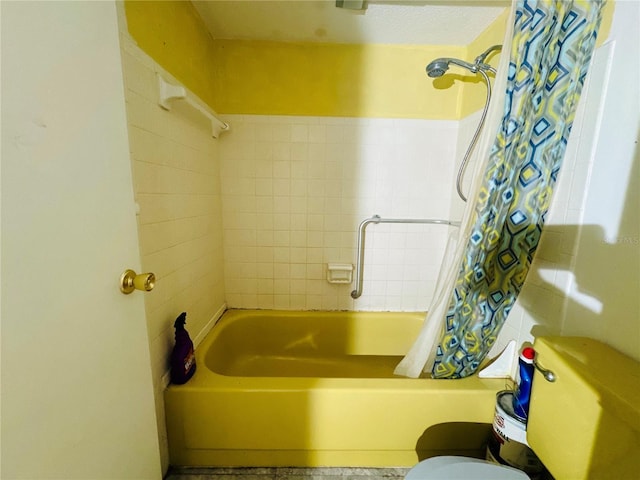 full bath with toilet and shower / tub combo with curtain