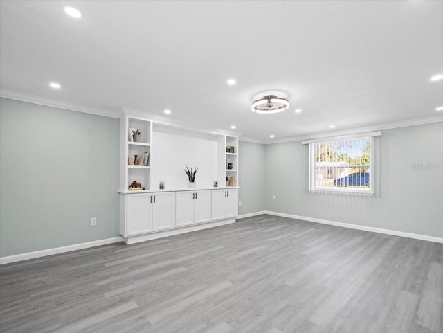 interior space featuring light wood-style floors, baseboards, crown molding, and recessed lighting