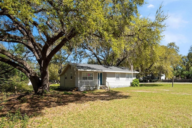 view of front of home with covered porch and a front lawn