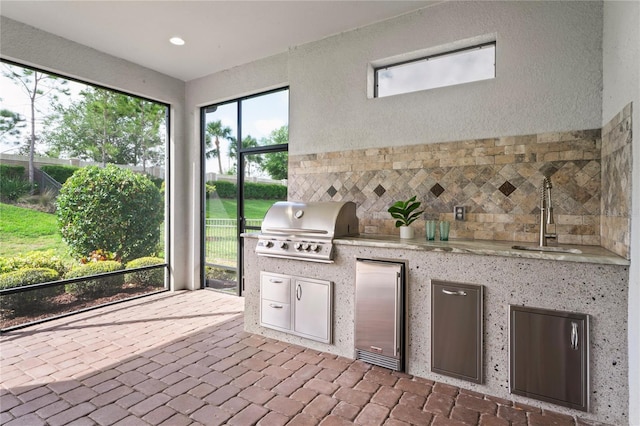 3130 Forsythia Dr, Odessa, FL 33556 - view of patio / terrace with a sink