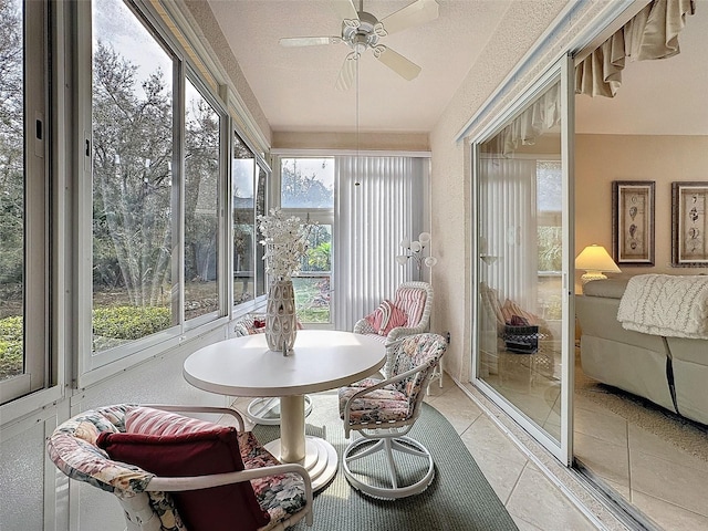 sunroom / solarium featuring a ceiling fan