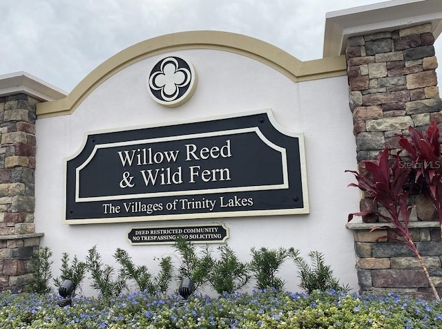 view of community / neighborhood sign