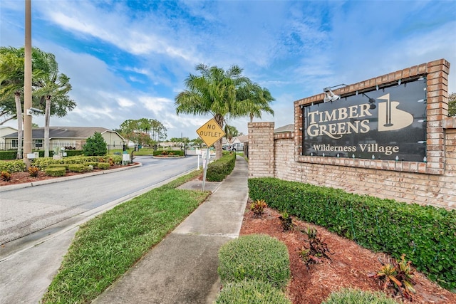 view of community / neighborhood sign